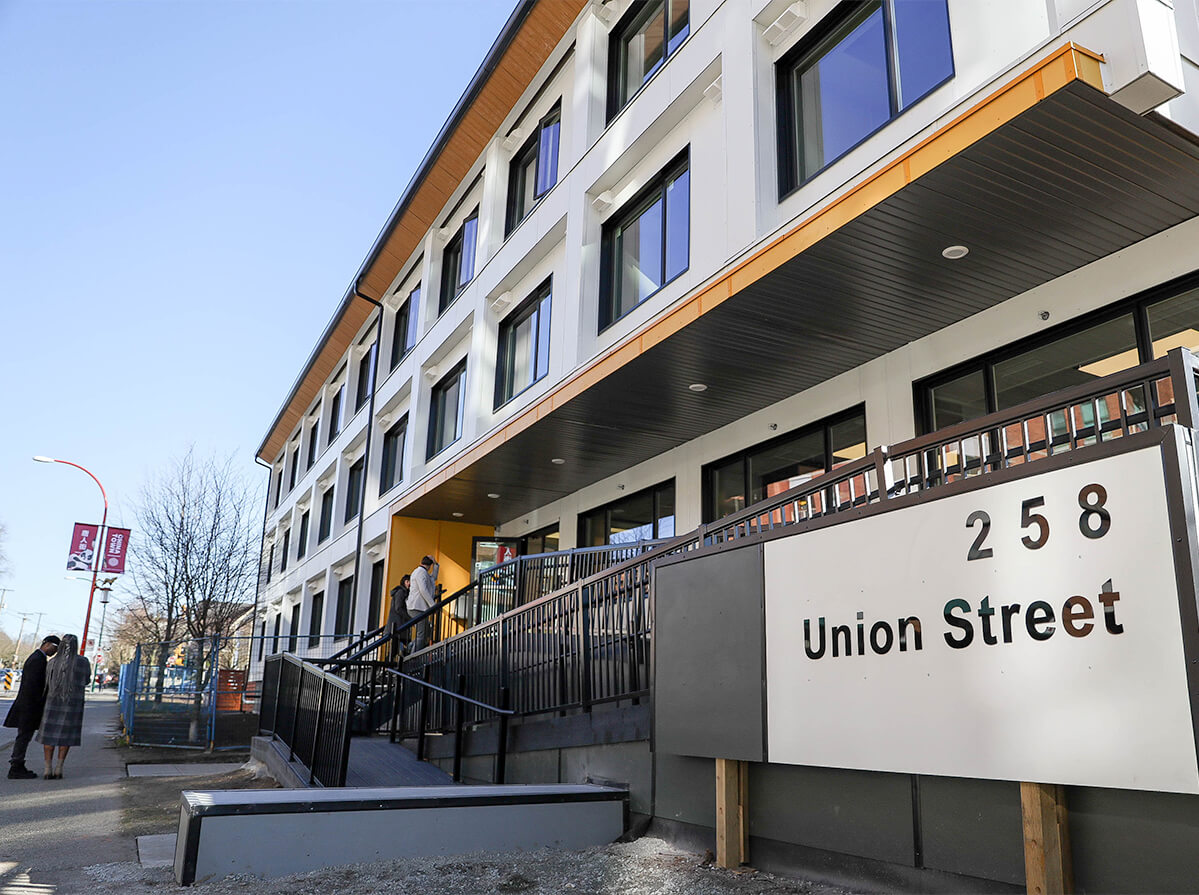 Shot of the sign and front facade of 258 Union Street in Vancouver, a low-income housing residence.